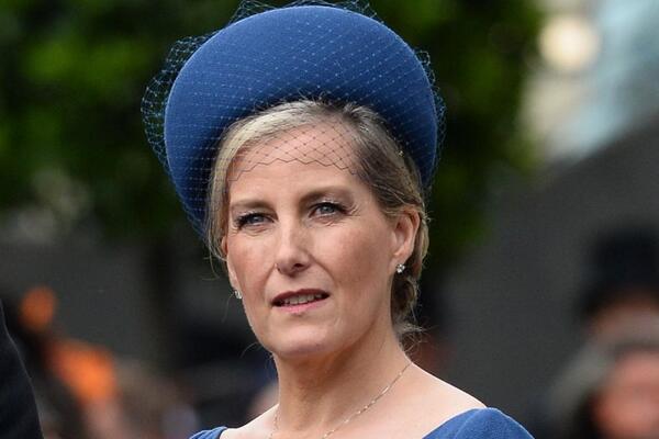 Сын Елизаветы II лишил титулов собственных детей  