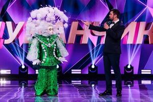 Разоблачили и выгнали: стало известно, кто был Одуванчиком в шоу «Маска»