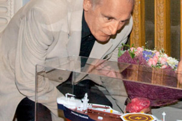 У Вахтанговского театра появился корабль