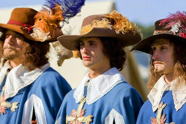 Посмотрите первыми фильм «Три мушкетера»