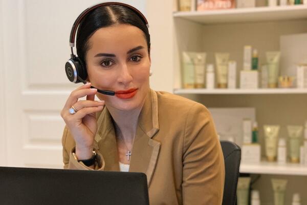 Тина Канделаки подрабатывает в колл-центре оператором