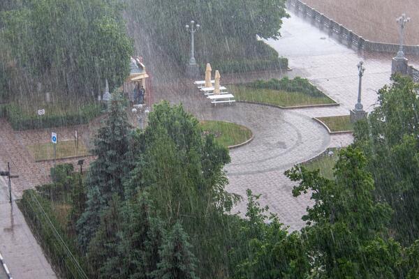 Мощно прольется: в Гидрометцентре предупредили о грядущей непогоде