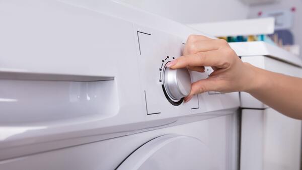 Две опасных ошибки: как не испортить вещи при стирке