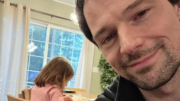 «Нет, не платит»: адвокат Зуевой сообщила, что Козловский не перечисляет алименты на 6-летнюю дочь