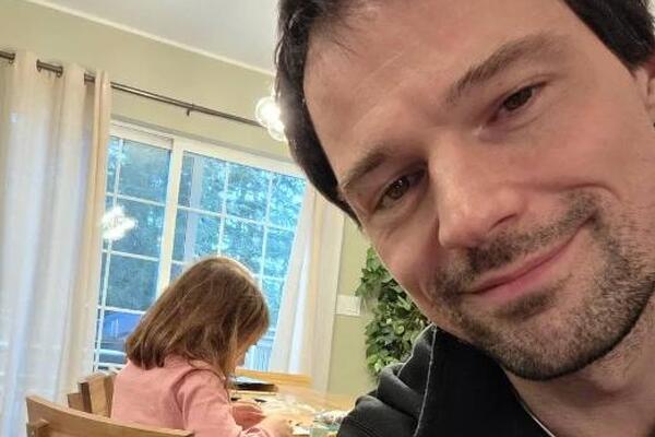 «Нет, не платит»: адвокат Зуевой сообщила, что Козловский не перечисляет алименты на 6-летнюю дочь