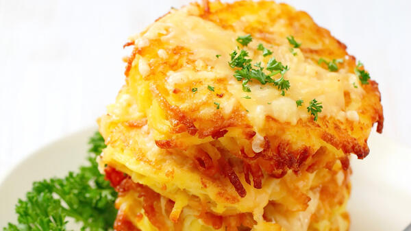 Долой булки! Готовим любимые бургеры с драниками — и вкусно, и не калорийно