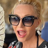 Растрепанная и без фильтров: Орбакайте показала себя без прикрас на отдыхе с мужем