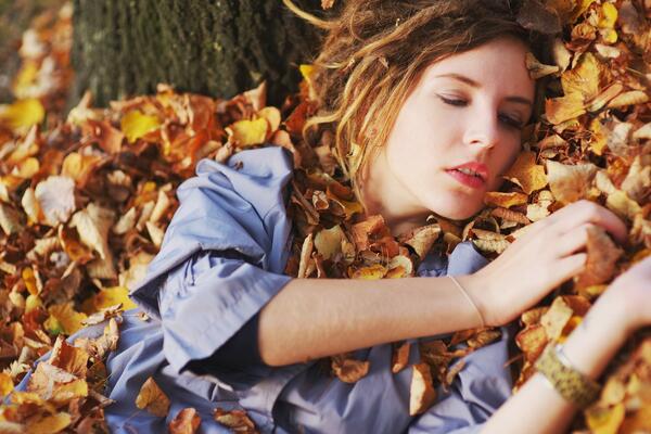 Эндокринолог рассказала, почему осенью нет настроения и хочется спать