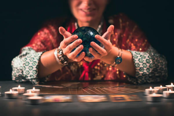 Деньги и карьера: цыганский гороскоп раскрыл, какие знаки заберут все бонусы в конце апреле