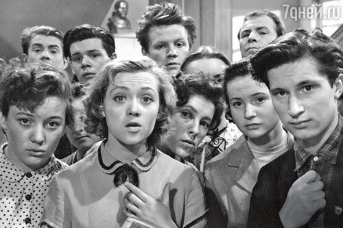 Алиса Фрейндлих в фильме «Город зажигает огни». 1958 г.