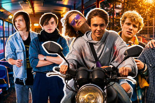 Стрелки за гаражами, жажда легких денег, первая любовь: 6 сериалов, вызывающих  ностальгию по молодости и приключениям