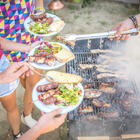 Марафон чревоугодия: 7 подсказок, как не набрать лишние кило на майские праздники