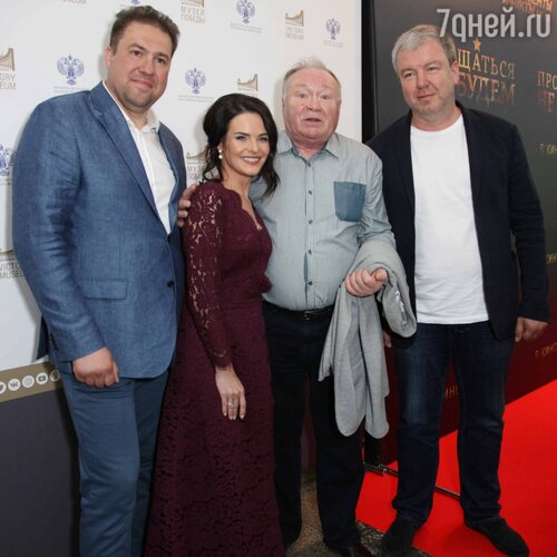 Режиссёр картины Павел Дроздов, Анна Пескова, Юрий Кузнецов, Александр Робак