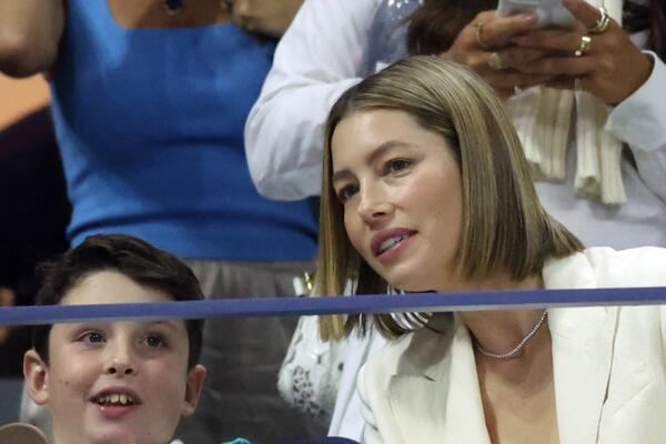 Мамина копия: Джессика Бил показала сына от Тимберлейка 