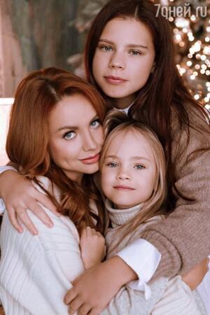 Марина Максимова с дочками - фото