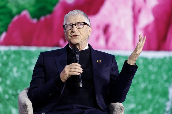 Пытается отвлечь внимание от опасного скандала: Билл Гейтс сделал неожиданное признание 