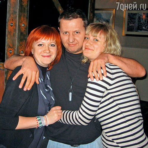 По поводу огромного количества поклонниц — правда. Некоторые выслеживали. Но я же Карпов: в сговоре с таксистом уходил от преследования. Вечеринка после спектакля. Москва, 02.01.2012 год