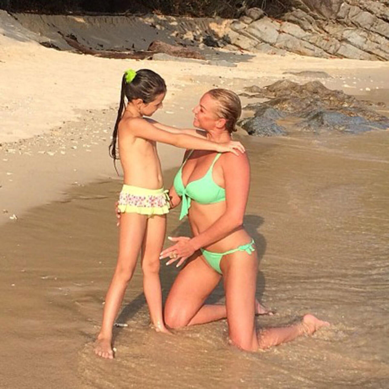 мама и дочка на голом пляже фото 102