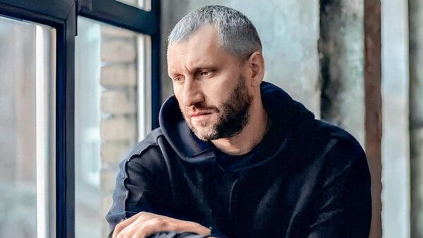 Юрий Быков: «Сложно было поверить, что я вообще буду творческим человеком, стану этим зарабатывать»
