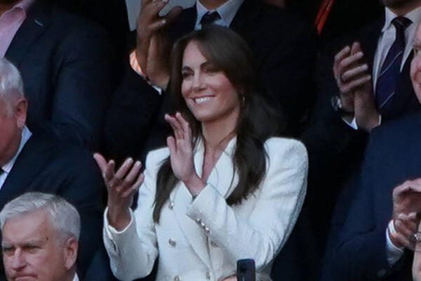 «Самая красивая женщина на планете»: появление Кейт Миддлтон во Франции восхитило фанатов 