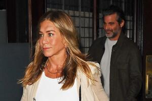 Тайно усыновили ребенка? Новое фото, опубликованное Дженнифер Энистон вызвало подозрения фанатов   