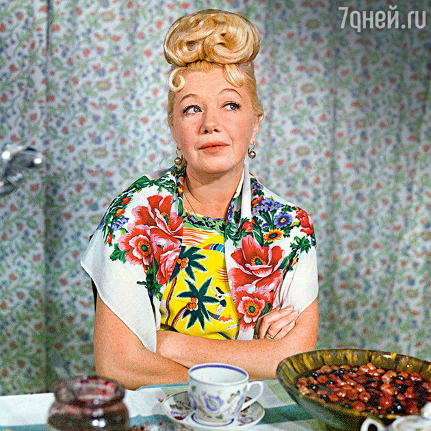 биография актрисы шагаловой людмилы. 41. биография актрисы шагаловой людмилы фото. биография актрисы шагаловой людмилы-41. картинка биография актрисы шагаловой людмилы. картинка 41. «На Аллее славы в Голливуде Андрей Миронов заговорщически предложил Шагаловой: «Ляля, а почему бы нам тоже не оставить тут свои отпечатки? Разве мы не достойны? Есть губная помада? Доставай!» Шагалова приложила ладони к граниту, и Миронов обвел по контуру ее руки помадой. А она обвела следы ног Андрея — и оба расписались!» — рассказывает друг актрисы, шеф-редактор киностудии «Союзмультфильм», журналист Сергей Капков. биография актрисы шагаловой людмилы. 41. биография актрисы шагаловой людмилы фото. биография актрисы шагаловой людмилы-41. картинка биография актрисы шагаловой людмилы. картинка 41. «На Аллее славы в Голливуде Андрей Миронов заговорщически предложил Шагаловой: «Ляля, а почему бы нам тоже не оставить тут свои отпечатки? Разве мы не достойны? Есть губная помада? Доставай!» Шагалова приложила ладони к граниту, и Миронов обвел по контуру ее руки помадой. А она обвела следы ног Андрея — и оба расписались!» — рассказывает друг актрисы, шеф-редактор киностудии «Союзмультфильм», журналист Сергей Капков.