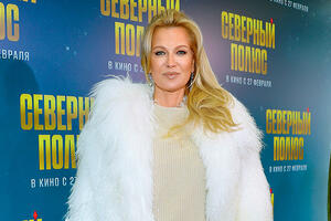 Русский стиль: шуба как у Снегурочки и воротник из 60-х