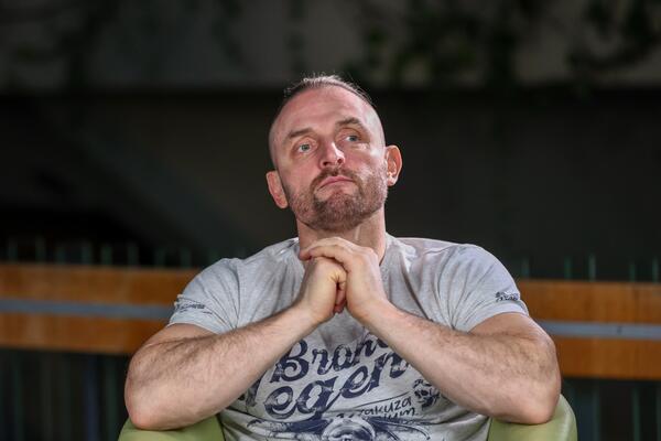 «Консьержку Ирину позвали»: жена Запашного не стала молчать после его предательской измены на миллион