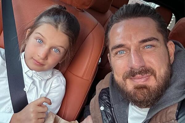 Жена Омарова показала редкое фото с 10-летней падчерицей — Бородина дала добро