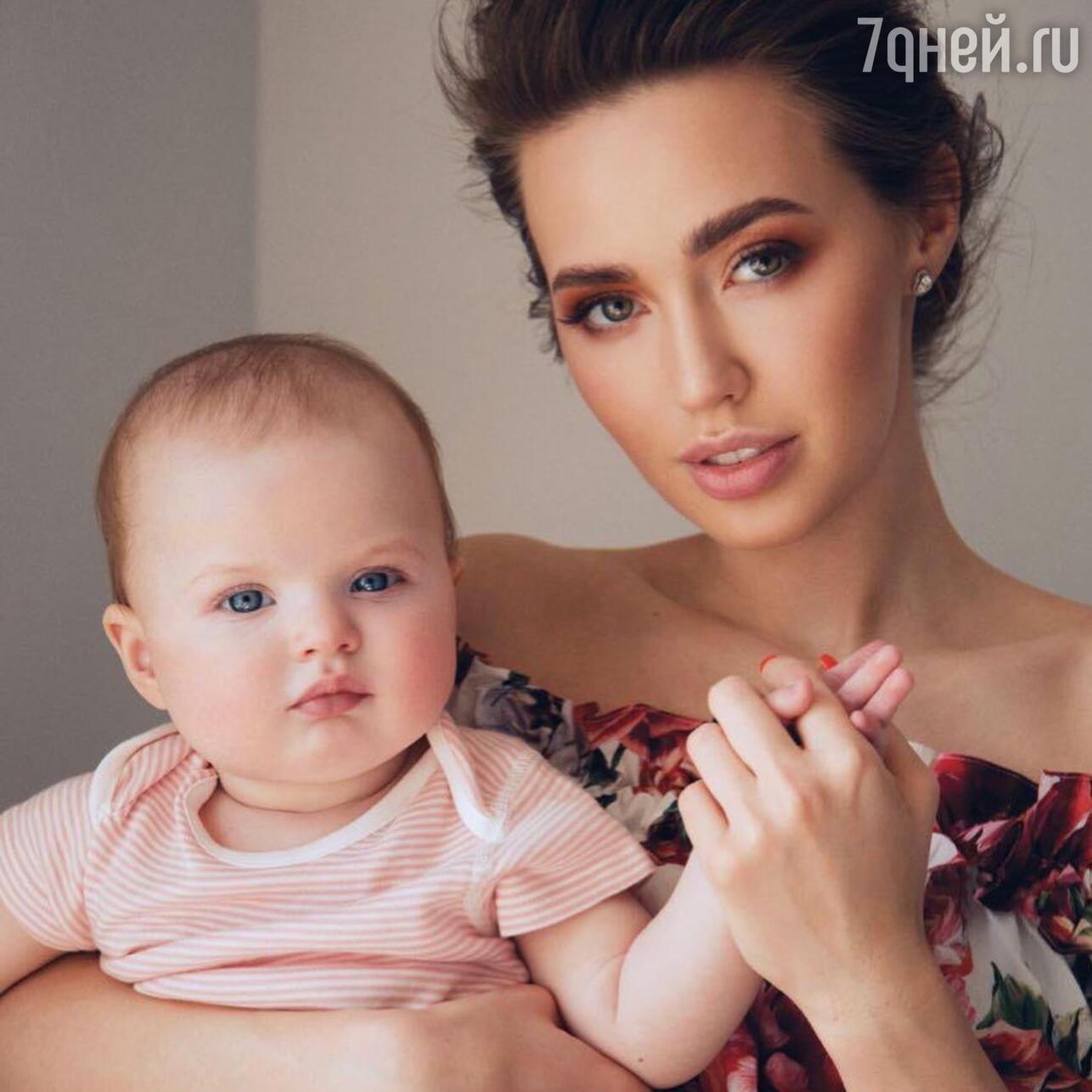 Анастасия Костенко с дочкой Миланой