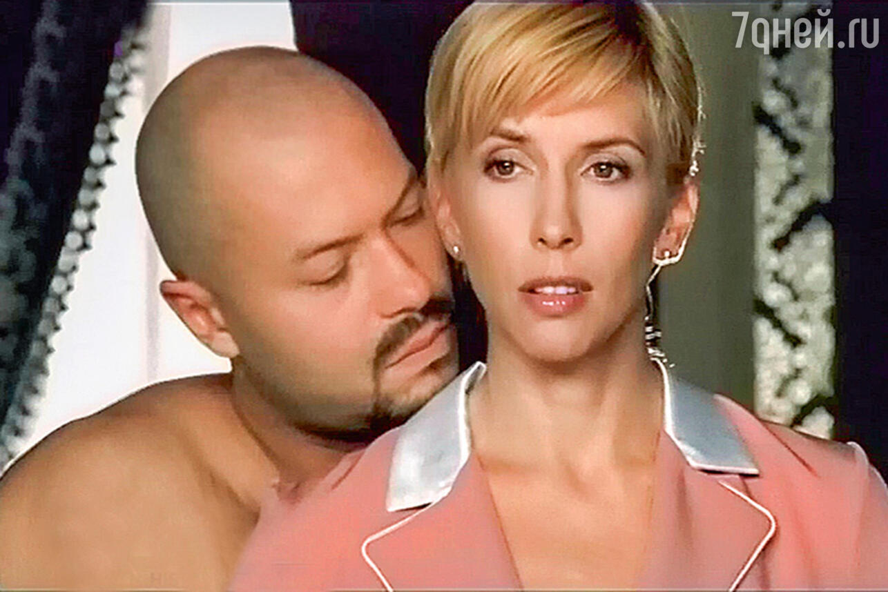 Алена Свиридова показала голую грудь в Playboy, 1999