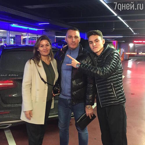 Кирилл Андреев с женой и сыном