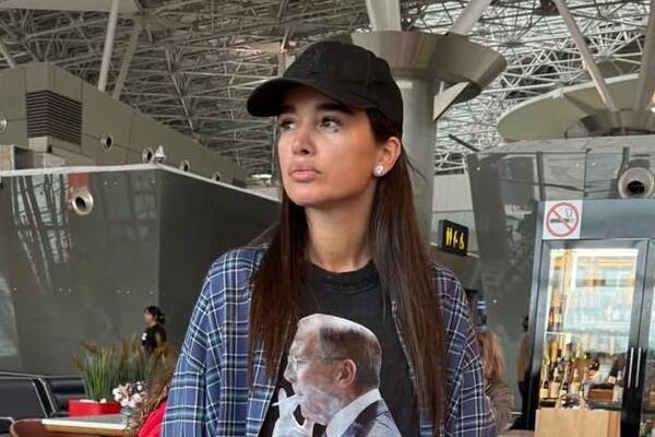 Бородиной досталось за непотребный вид в отпуске: &laquo;Грязная башка и обувь&raquo;