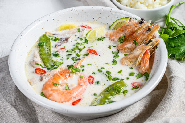 Тайский острый суп «Том Кха»: пошаговый рецепт от Сергея Малоземова