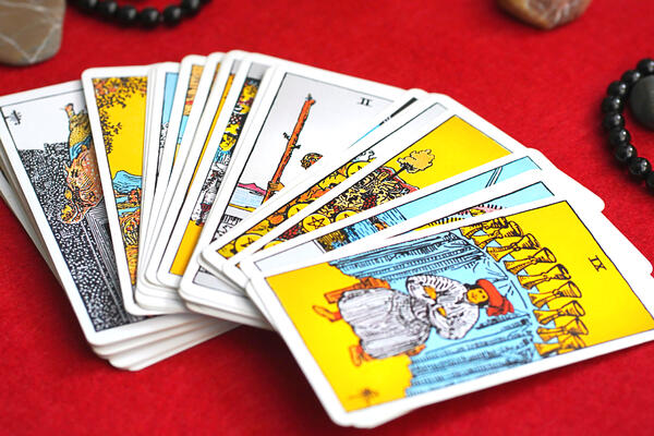 Таро-гороскоп на октябрь 2024 для всех знаков зодиака