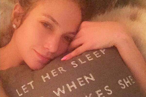 Дженнифер Лопес отказалась от макияжа