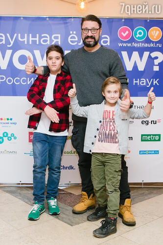 Виктор Логинов с детьми