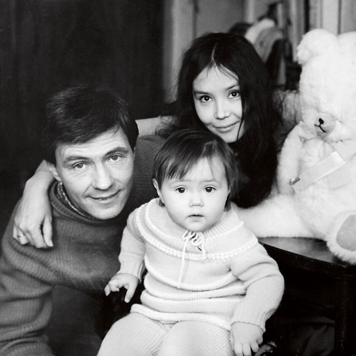 Анасы ұйықтап жатқанда, қызы әкесін ұрды