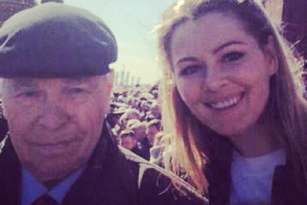 Кожевникова встретила на параде Победы дедушку