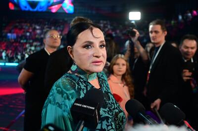 Ирина Винер в наряде с розовыми перьями произвела фурор на вечеринке Утяшевой
