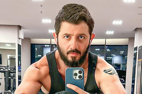 Михаил Галустян вышел в свет после новостей о разводе — счастливый и не один