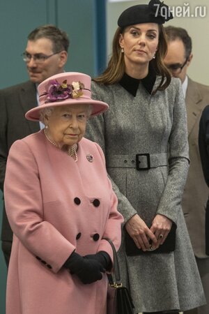Елизавета II и Кейт Миддлтон - фото