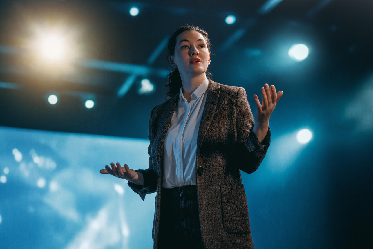 как убрать дрожь в голосе, голос дрожит от волнения, что делать если дрожит голос, как справиться с волнением перед выступлением, дрожь в голосе, техника 4-7-8, голосовые упражнения, как управлять голосом, диафрагмальное дыхание упражнения