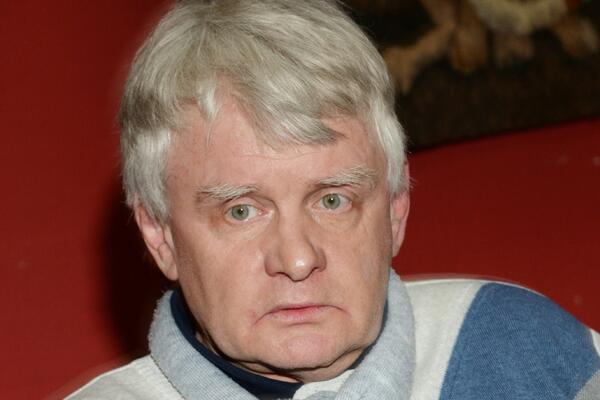 «Гроб прямо на могиле сколотили»: известного артиста похоронили на задворках кладбища