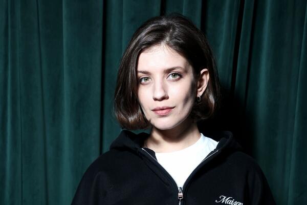 Максакова на коленях у гроба: подробности прощания с матерью Анны Чиповской