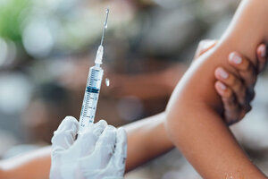 Ученые доказали безопасность прививок