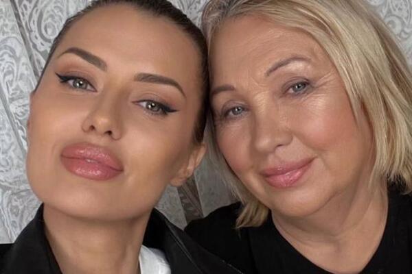 Изуродовали лицо на старости лет: Боня показала маму после пластики в Дубае