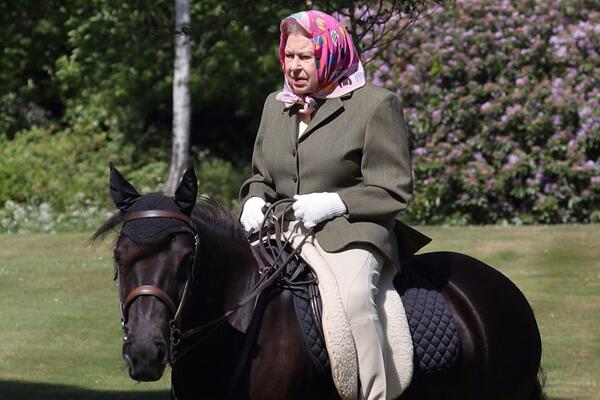 Не может быть! Неожиданная новость о королеве Елизавете поразила ее подданных  