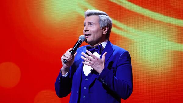 «От волнения все вываливается»: Николай Басков оконфузился на юбилейном концерте