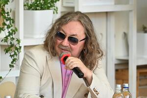 Погрязшего в судах Игоря Николаева не позвали встречать Новый год